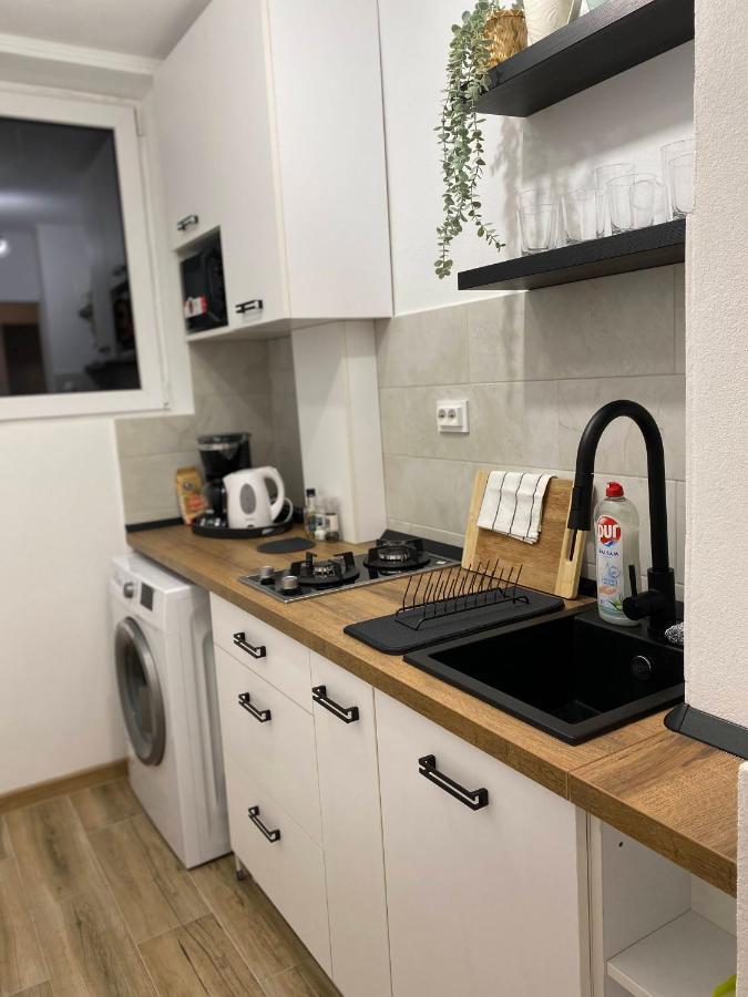 Cozy North Railway St - 4 Min Walk Apartment