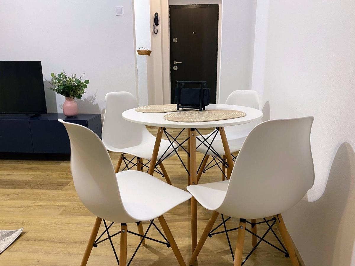 Cozy North Railway St - 4 Min Walk Apartment *